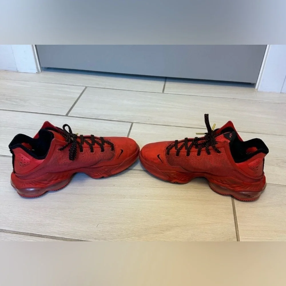 Nike LeBron 19 Low